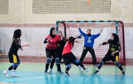 تداوم صدرنشینی لارستان در لیگ برتر هندبال بانوان