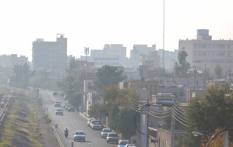 تعطیلی زودهنگام ادارات قم در پی آلودگی هوا