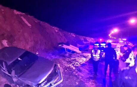 نجات ۲۰ خودرو از کولاک در جاده‌های ارومیه / ۵ نفر گرفتار در محور مهاباد اسکان داده شدند