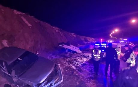 نجات ۲۰ خودرو از کولاک در جاده‌های ارومیه / ۵ نفر گرفتار در محور مهاباد اسکان داده شدند