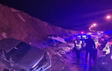 نجات ۲۰ خودرو از کولاک در جاده‌های ارومیه / ۵ نفر گرفتار در محور مهاباد اسکان داده شدند