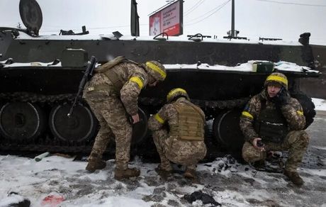 نیویورک‌تایمز: انتقال تجهیزات جنگی غرب به اوکراین با «۱۴ پرواز باری در روز»