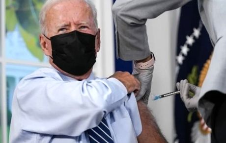 جو بایدن دُز سوم واکسن خود را تزریق کرد