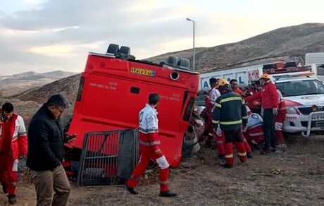 ۲۴ فوتی و مصدوم براثر واژگونی اتوبوس مسافربری در محور کرمان ایرانشهر