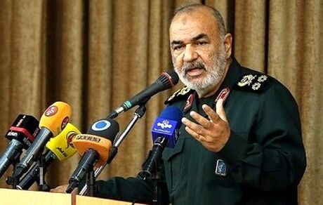 سرلشکر سلامی: بدون جهانی شدن نمی‌توانیم در مقابل یک جهان قدرت بایستیم