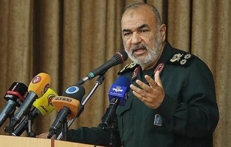 سرلشکر سلامی: بدون جهانی شدن نمی‌توانیم در مقابل یک جهان قدرت بایستیم
