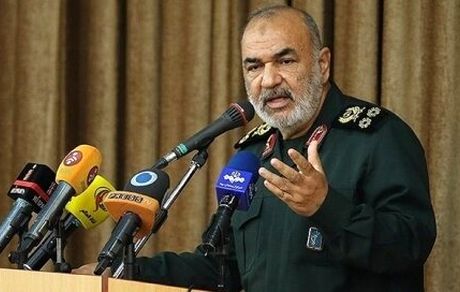 سرلشکر سلامی: بدون جهانی شدن نمی‌توانیم در مقابل یک جهان قدرت بایستیم