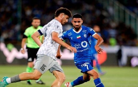 مهاجم محروم استقلال در این تیم ماند