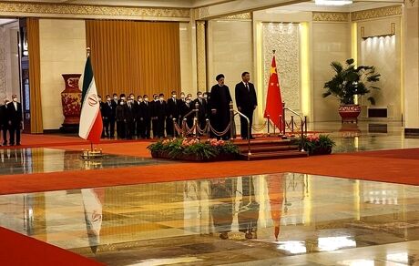 در استقبال از رئیس جمهور در چین، ۲۱ گلوله توپ به افتخار او شلیک شد