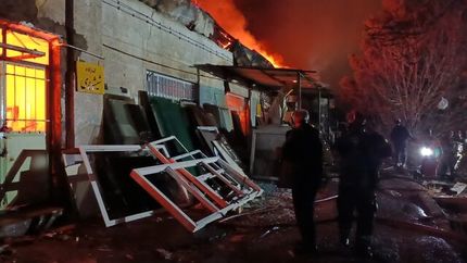 آتش سوزی یک کارگاه چوب بری در داخل پادگان ارتش