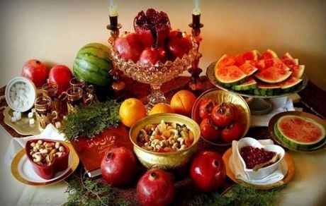 شب یلدا / شب چللّه شبی دورهمی‌وار ایرانیان به بهانه ساعات خوش در کنار هم بودن