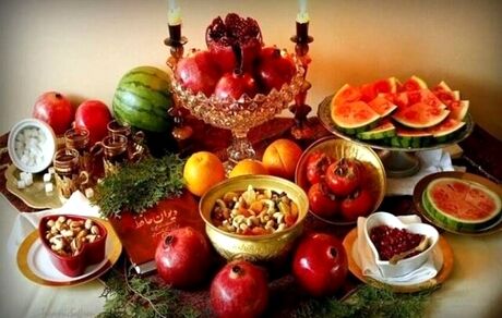شب یلدا / شب چللّه شبی دورهمی‌وار ایرانیان به بهانه ساعات خوش در کنار هم بودن