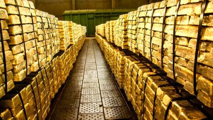 قیمت جهانی طلا از قله پایین آمد