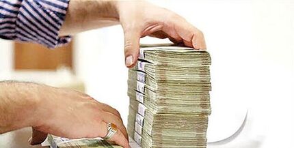 بیشترین تسهیلات پرداختی بانک‌ها و موسسات اعتباری به بخش خدمات و صنعت و معدن پرداخت شده است