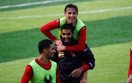 مدافع سابق پرسپولیس از فوتبال خداحافظی کرد