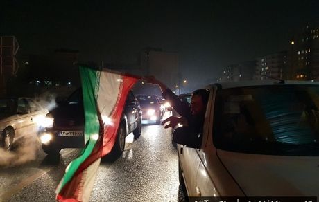 شادی هموطنان بعد از صعود زودهنگام تیم ملی ایران به جام جهانی ۲۰۲۲