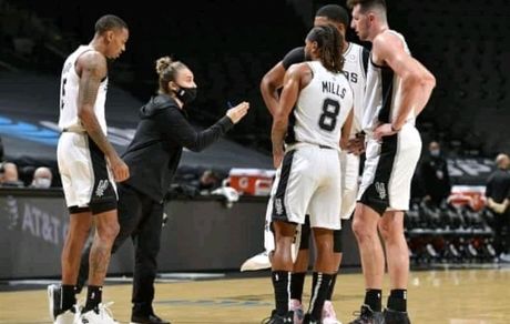 اولین سرمربی زن لیگ حرفه‌ای بسکتبال NBA / عکس