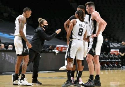 اولین سرمربی زن لیگ حرفه‌ای بسکتبال NBA / عکس
