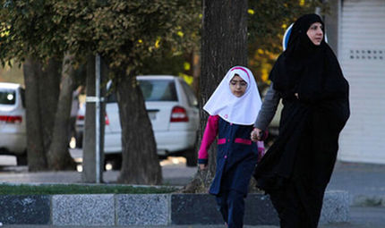 تحویل مدارک تحصیلی دانش‌آموز به والدین یا سرپرست قانونی با تشخیص مدیر