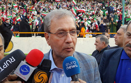 توصیف توئیتری سخنگوی دولت از فضای ورزشگاه آزادی با حضور زنان