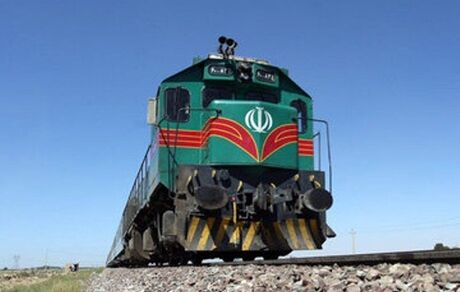 ۴ مصدوم در تصادف قطار با یک دستگاه پیکان وانت