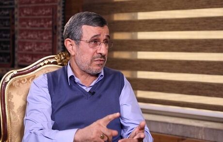 مشاور سابق احمدی‌نژاد، او را تهدیدکرد