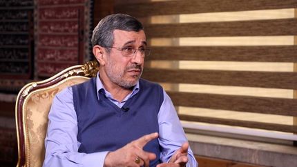 مشاور سابق احمدی‌نژاد، او را تهدیدکرد