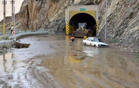 ناپدید شدن ۲ نفر در سیل اخیر جاده چالوس ادامه دارد