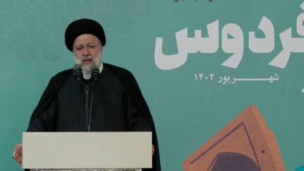 مستکبران برخلاف ادعاهای خود و گسترش ابزار ارتباطات، اجازه تفکر آزاد را به افراد نمی‌دهند
