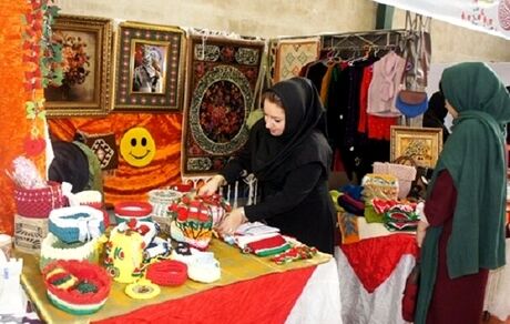 نمایشگاه صنایع دستی و سوغات در  ملایر برگزار می‌شود