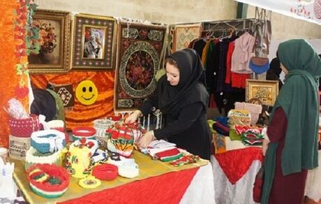 نمایشگاه صنایع دستی و سوغات در  ملایر برگزار می‌شود