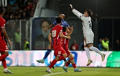 تمدید قرارداد دروازه بان برزیلی نساجی