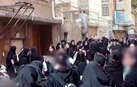 یک مجتمع دانشگاه آزاد تهران بدلیل فرونشست، تخلیه و تعطیل شد