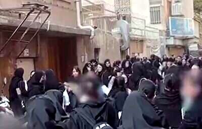 یک مجتمع دانشگاه آزاد تهران بدلیل فرونشست، تخلیه و تعطیل شد