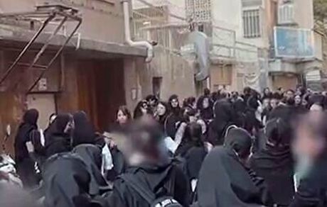 یک مجتمع دانشگاه آزاد تهران بدلیل فرونشست، تخلیه و تعطیل شد