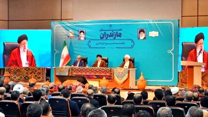 تجلیل واقعی از شهدا عمل به خواسته آنها و گره‌گشایی از زندگی مردم است