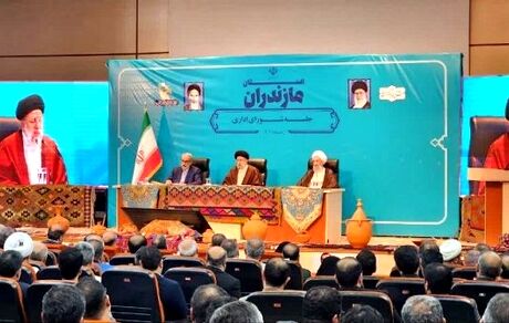 تجلیل واقعی از شهدا عمل به خواسته آنها و گره‌گشایی از زندگی مردم است