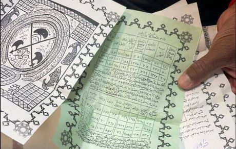 پیدا شدن کاغذهای شبیه دعا و جادو در رختکن پسپولیس در اصفهان / باشگاه ذوب آهن: در شان ما نیست