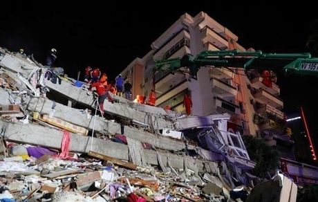 شمار قربانیان زلزله «ازمیر» به ۲۴ نفر رسید/ زخمی شدن حدود ۸۰۰ نفر