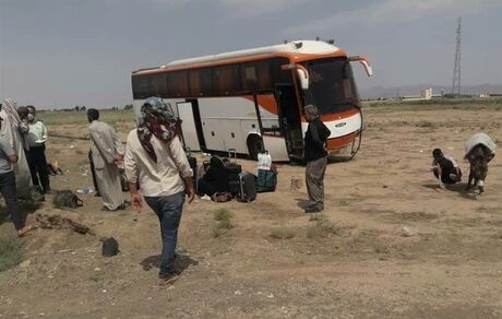 ۱۱ مصدوم در انحراف جاده اتوبوس زائران عراقی در سبزوار