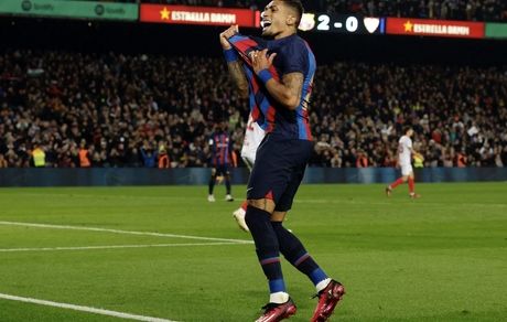 بارسلونا، سویا را هم درهم شکست / فرار ژاوی و تیمش برای قهرمانی