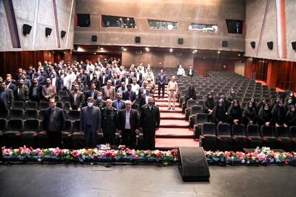 نشست مدیرعامل موزه ملی انقلاب اسلامی و دفاع مقدس با کارمندان