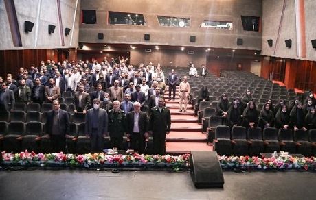 نشست مدیرعامل موزه ملی انقلاب اسلامی و دفاع مقدس با کارمندان