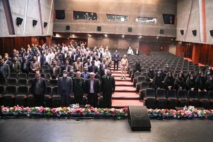 نشست مدیرعامل موزه ملی انقلاب اسلامی و دفاع مقدس با کارمندان