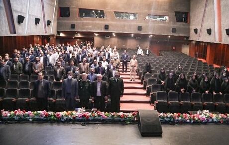 نشست مدیرعامل موزه ملی انقلاب اسلامی و دفاع مقدس با کارمندان
