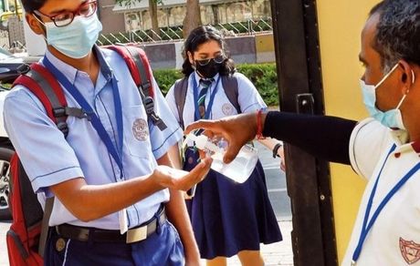 امارات، روزهای تحصیل در مدرسه را هم کوتاه کرد