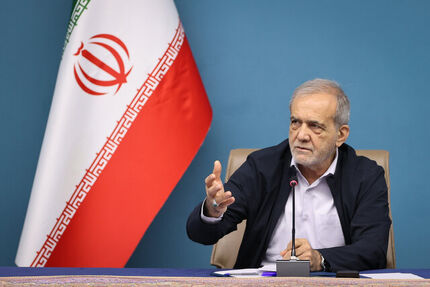 رئیس جمهور:  ۲۰۲ پروژه حمل و نقل و پروژه بازآفرینی شهرسازی  و هواشناسی را افتتاح کردیم