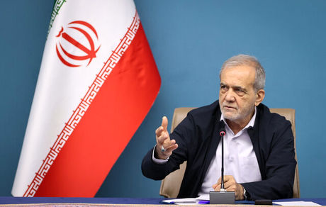 رئیس جمهور:  ۲۰۲ پروژه حمل و نقل و پروژه بازآفرینی شهرسازی  و هواشناسی را افتتاح کردیم