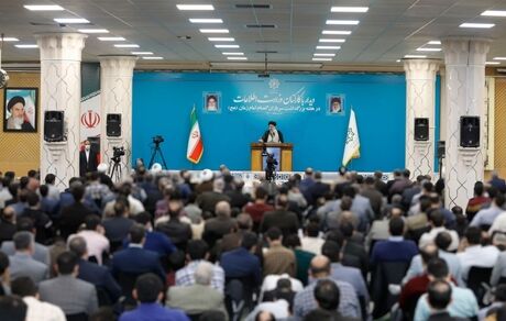 میدان مدیریتی وزارت اطلاعات باید دست نیروهای انقلابی باشد / مراقب نفوذ و ایجاد انحراف توسط دشمن باشید