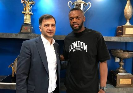 مهاجم خارجی استقلال از ایران رفت